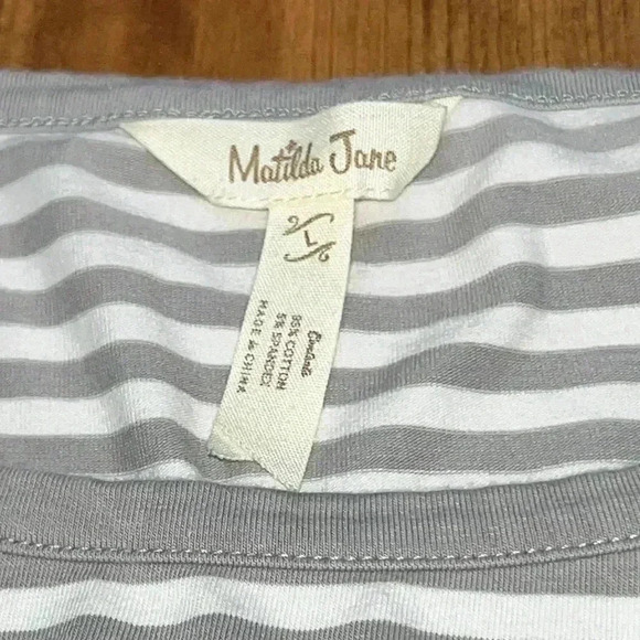Matilda Jane striped pull over gray white striped 3/4 sleeves Super cute &comfy - Picture 9 of 9